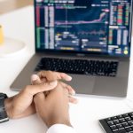 Создание собственного торгового робота: от выбора платформы до продакшена trading-883.jpg